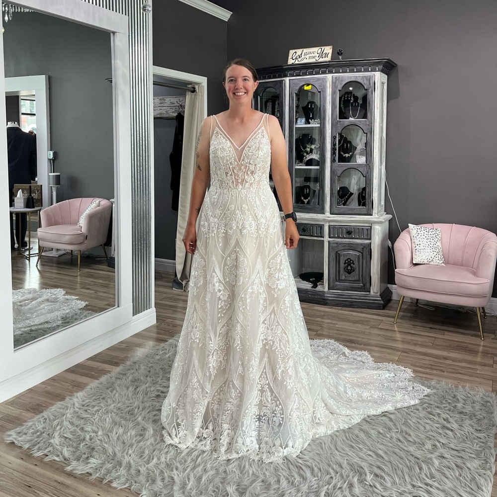 Elegant White Lace Wedding Dress Ivory Color